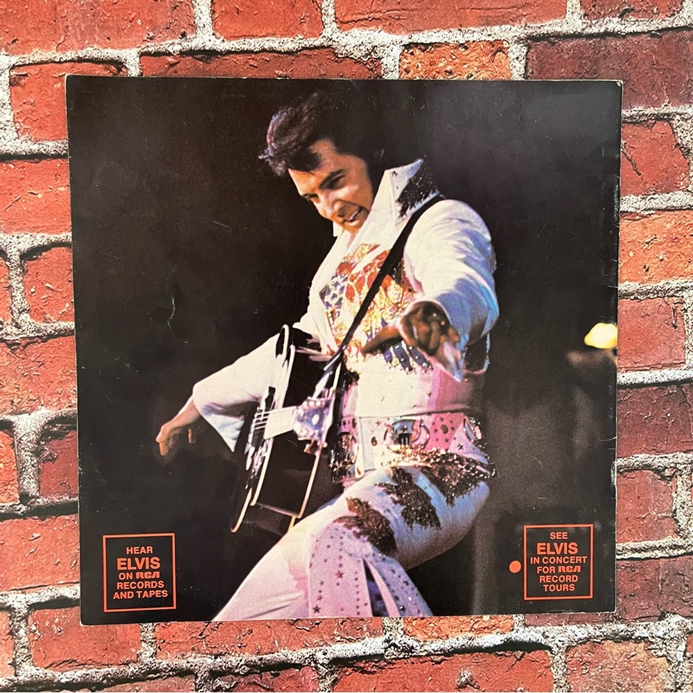 Vintage Elvis Presley Special TV Edition Photo Album, 16 Color Photos - Picture 2 of 8